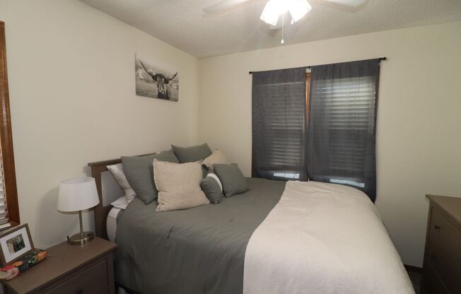 3 beds, 2 baths, $1,650