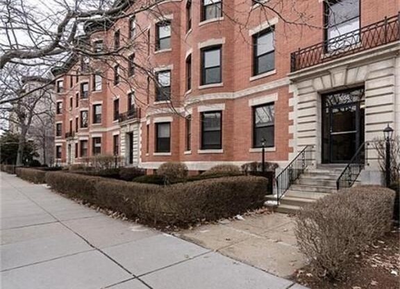 1064 Beacon St Apt B