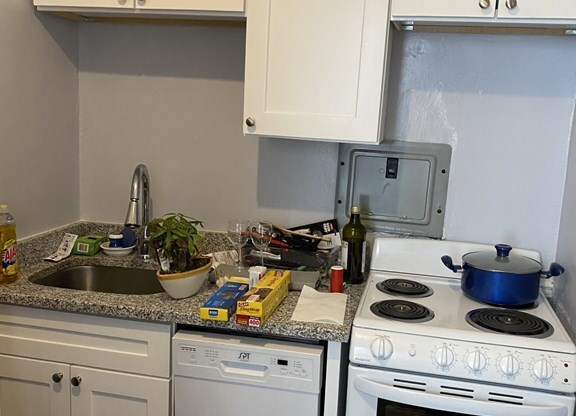 Studio, 1 bath, 319 sqft, $2,400, Unit 47