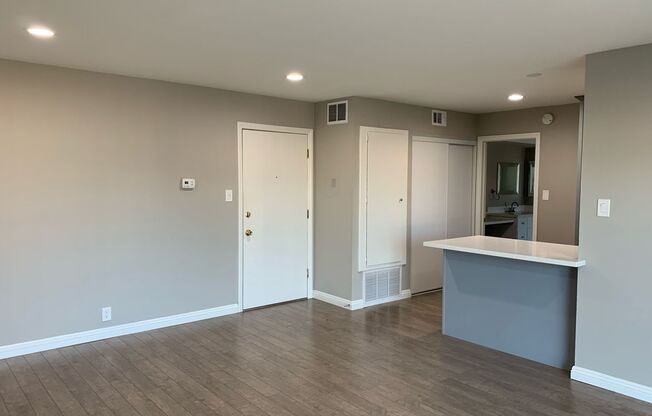 Updated 1 bed 1 bath unit in Fullerton!