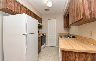 2 beds, 1 bath, $1,000, Unit UNIT C