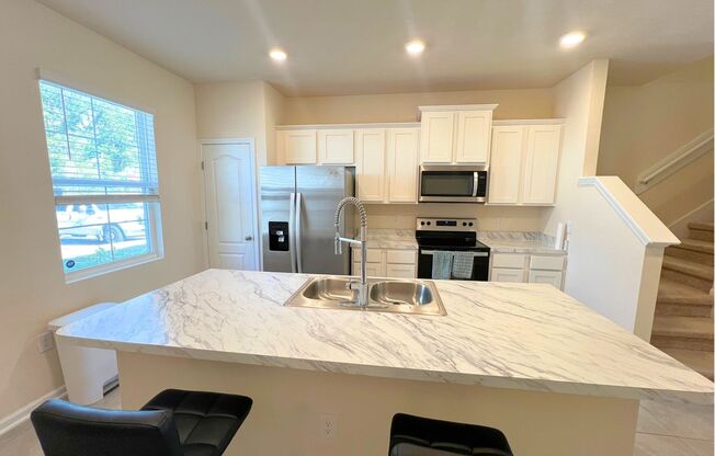 Charming 2-Bedroom Townhouse in Rivergate, Centrally Located Between Both Naval Bases!