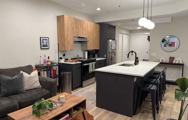 1 bed, 1 bath, 693 sqft, $1,999, Unit 104