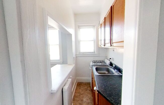 Studio, 1 bath, 350 sqft, $895, Unit 1625-211 East Ave