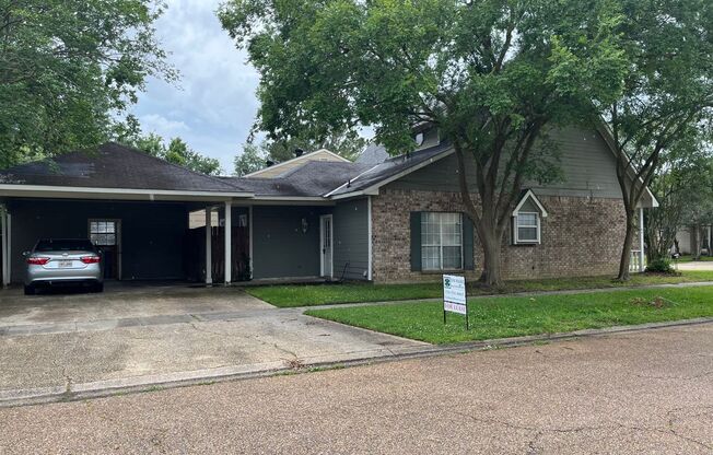 3 BR/ 2 BA house in Oak Hills Area! Perkins/Bluebonnet