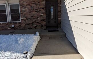 3 BED/1 BATH MAIN LEVEL IN QUIET NEIGHBORHOOD