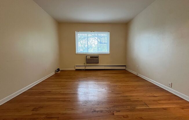 1579 Farwell