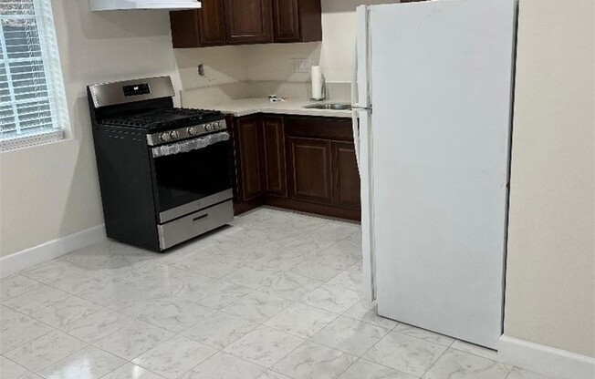 Studio, 1 bath, 450 sqft, $1,950