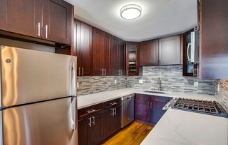 633 W Hyde Park Blvd.