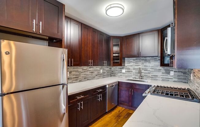 629 - 633 W. Hyde Park Blvd