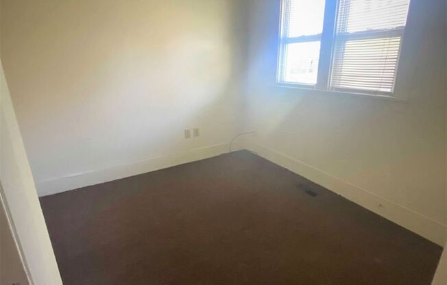 2 beds, 1 bath, $735, Unit 137B