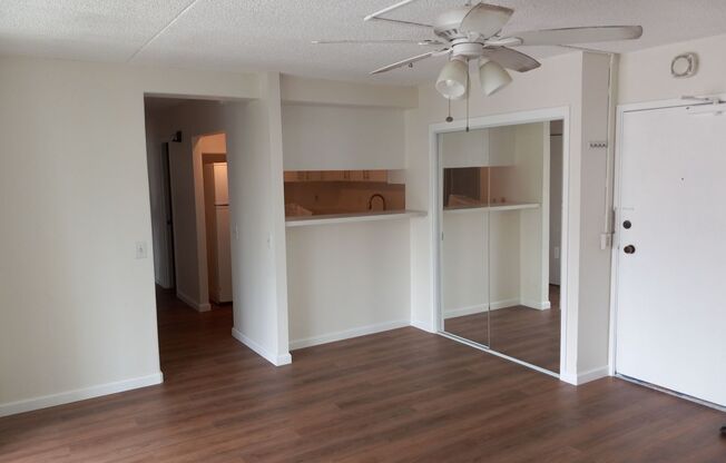 Large 2 Bed/1.5 Bath/2 Parking at the Keoni Ana in the Heart of Waikiki
