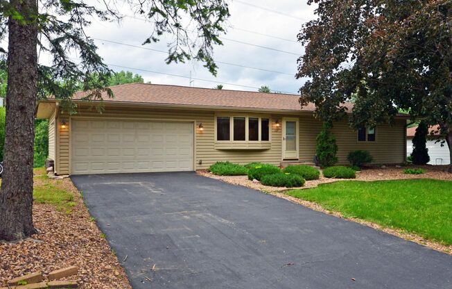 Beautiful 2 bed, 1 Bath Home in Roseville
