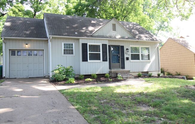 July 2025 FREE On This 2 Bedroom 1 Bath Home in Roeland Park