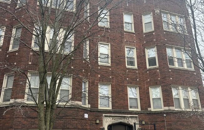 Spacious 2 bedroom Apartment Available