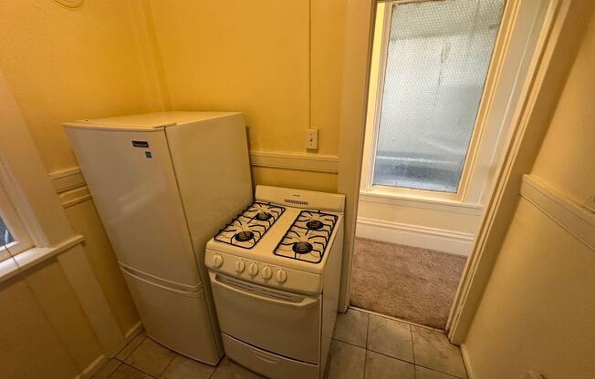 Studio, 1 bath, 275 sqft, $1,695, Unit 08