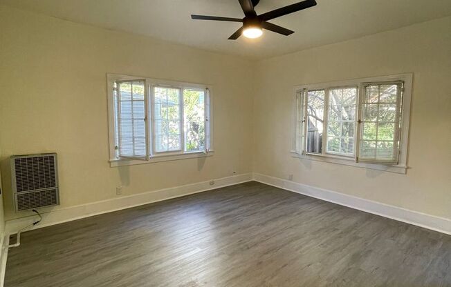 ECHO PARK studio ready to move in!!! Location, Location, Location!!