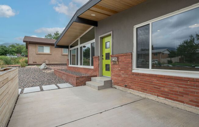 Modernized Mid Century Home Near Broadmoor