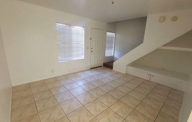 VERY NICE SOUTH SCOTTSDALE TOWNHOME!