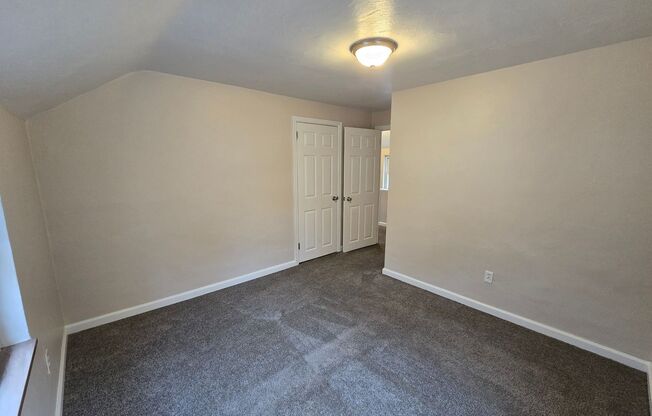 3 beds, 1 bath, $1,300