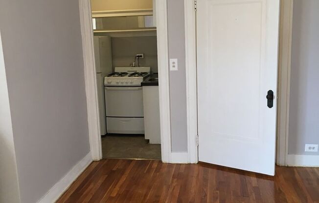 Studio, 1 bath, 315 sqft, $950, Unit 5F