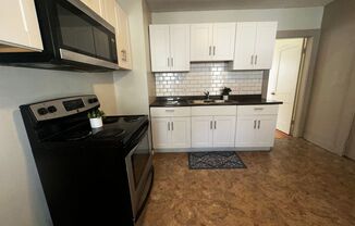 3 beds, 1 bath, $1,525, Unit 101 Bristol Street-2