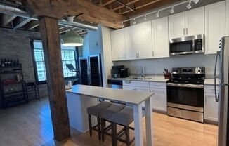 2 beds, 1 bath, 933 sqft, $2,350, Unit 404