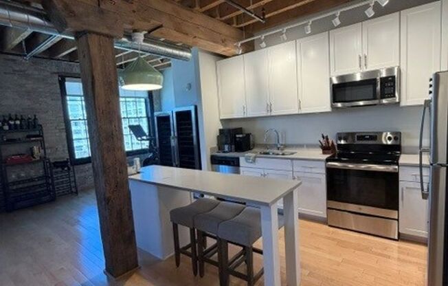 2 beds, 1 bath, 933 sqft, $2,350, Unit 404