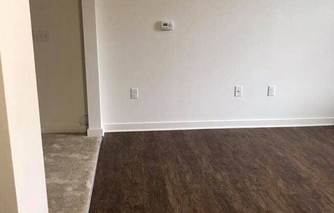 Studio, 1 bath, 550 sqft, $1,249, Unit 00 - 620106