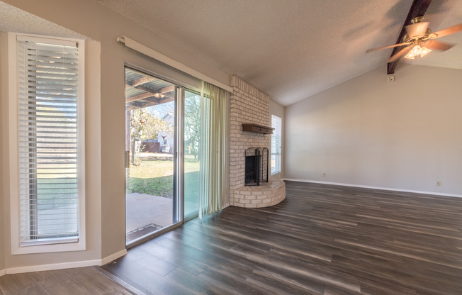 Updated 3 Bedroom, large backyard, walking distance to LISD School