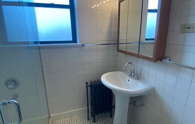 1 bed, 1 bath, 700 sqft, $1,985, Unit 429-402