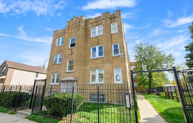 1215 - 1219 E 72nd St