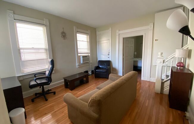 1 bed, 1 bath, 650 sqft, $1,095, Unit 61 E. 4th Ave.