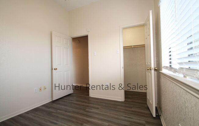 3 beds, 2 baths, $1,275