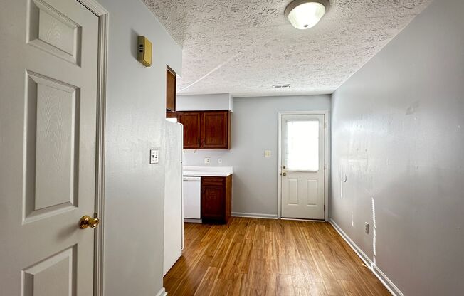 2 beds, 1.5 baths, $900, Unit 5