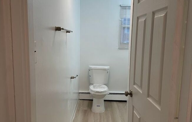 1 bed, 1 bath, 720 sqft, $1,300, Unit 20