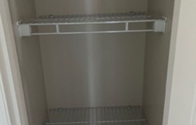 2 beds, 1 bath, 940 sqft, $1,200, Unit 141F