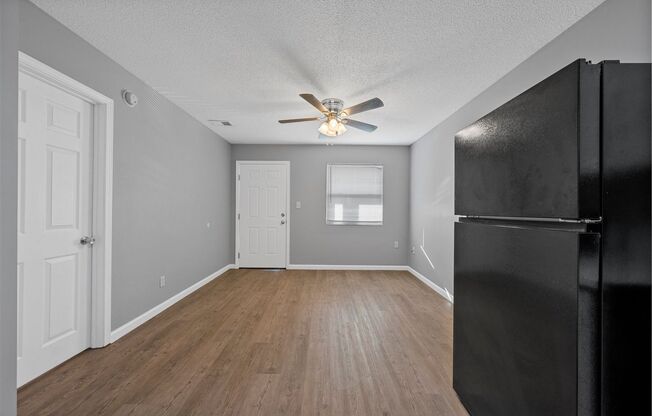 1 bed, 1 bath, 550 sqft, $705, Unit 636 10