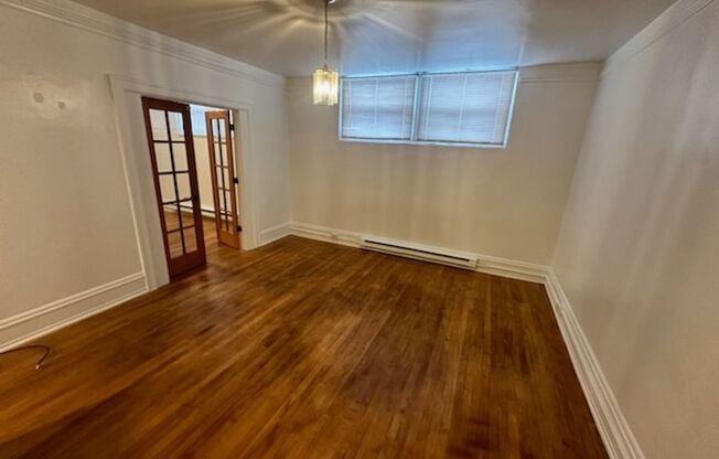 2 beds, 1 bath, 914 sqft, $1,235, Unit C01