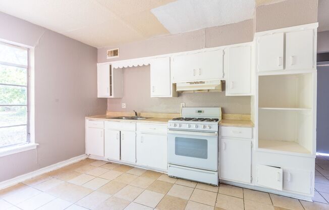 4 beds, 1 bath, $1,550