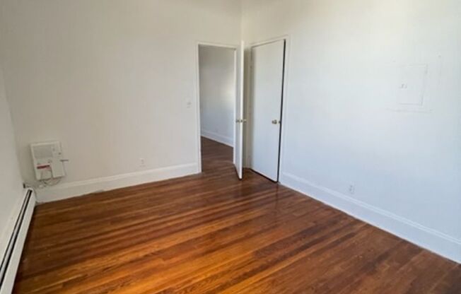 1 bed, 1 bath, $1,800, Unit Apt 4 - 24 Bay Ave