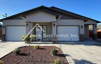 A Beautiful Sacramento 2bd/2ba Duplex with 1 Car Garage!