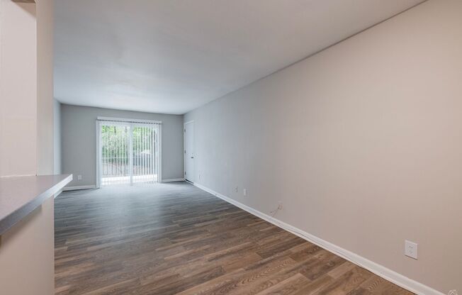 1 bed, 1 bath, 672 sqft, $1,100, Unit 2010-02