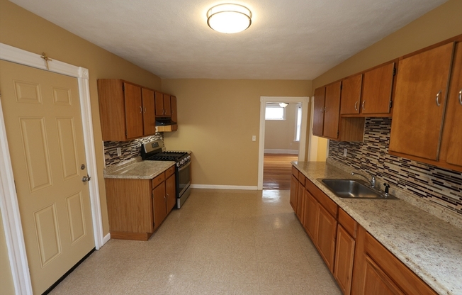 3 beds, 1 bath, 1,100 sqft, $2,850, Unit 2