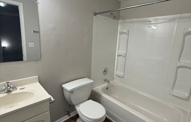 3 beds, 1.5 baths, $1,280, Unit LD4807