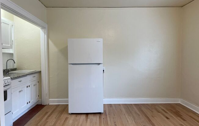 Studio, 1 bath, 260 sqft, $925, Unit 8