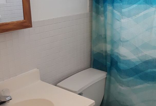 2 beds, 1 bath, 800 sqft, $999, Unit 105