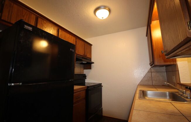 2 beds, 1 bath, 850 sqft, $850, Unit 11B