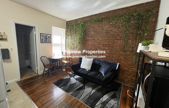 886 Huntington Ave.