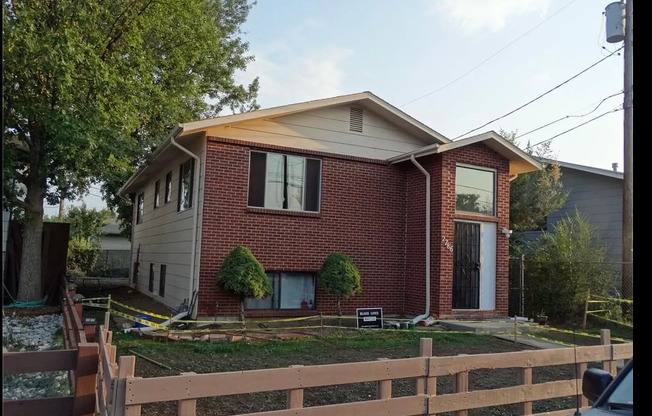 2786 W YALE AVE
